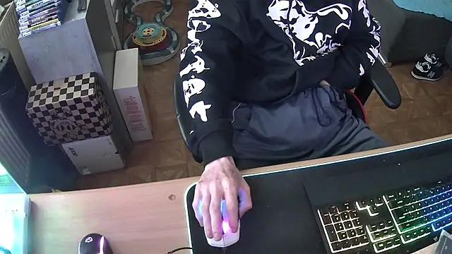 Snapshot of DerGeileLoveboy chatting on 12-15-25, 09:13 DerGeileLoveboy online show from 12-15-25, 09:13