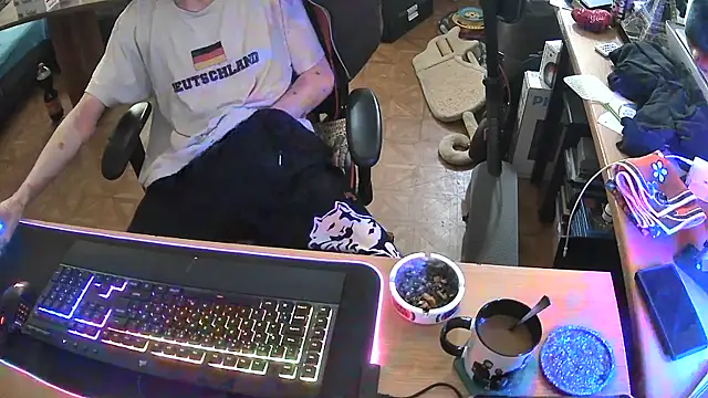 Snapshot of DerGeileLoveboy chatting on 03-12-26, 01:17 DerGeileLoveboy online show from 03-12-26, 01:17