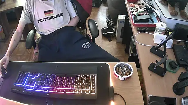 Snapshot of DerGeileLoveboy chatting on 03-27-26, 01:33 DerGeileLoveboy online show from 03-27-26, 01:33