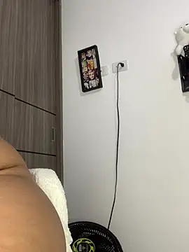 Leah yuah  online show from 03-08-25, 01:25