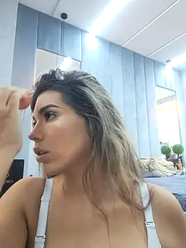 Snapshot of Bella_Posh chatting on 10-06-25, 06:22 Bella Posh online show from 10-06-25, 06:22