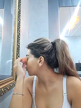 Snapshot of Bella_Posh chatting on 10-09-25, 05:49 Bella Posh online show from 10-09-25, 05:49