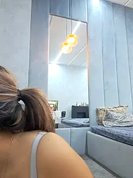 Snapshot of Bella_Posh chatting on 10-12-25, 07:40 Bella Posh online show from 10-12-25, 07:40