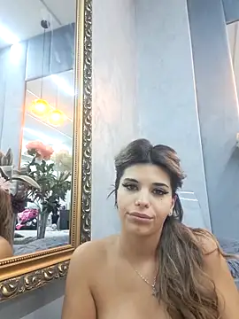 Snapshot of Bella_Posh chatting on 10-19-25, 05:19 Bella Posh online show from 10-19-25, 05:19