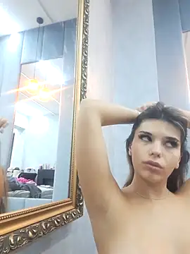 Snapshot of Bella_Posh chatting on 10-23-25, 04:23 Bella Posh online show from 10-23-25, 04:23