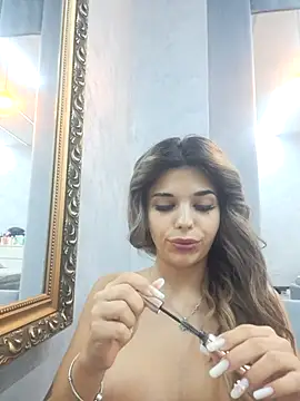 Snapshot of Bella_Posh chatting on 10-25-25, 04:20 Bella Posh online show from 10-25-25, 04:20