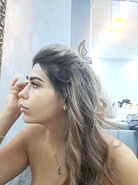 Snapshot of Bella_Posh chatting on 10-30-25, 05:20 Bella Posh online show from 10-30-25, 05:20