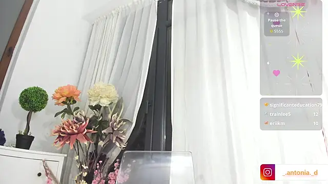 Snapshot of Bella_Posh chatting on 11-14-25, 06:28 Bella Posh online show from 11-14-25, 06:28