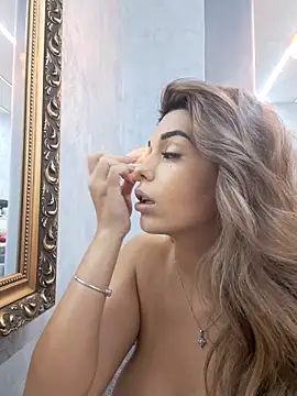 Snapshot of Bella_Posh chatting on 11-23-25, 09:20 Bella Posh online show from 11-23-25, 09:20