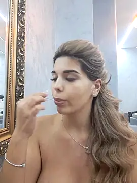 Snapshot of Bella_Posh chatting on 11-27-25, 05:53 Bella Posh online show from 11-27-25, 05:53