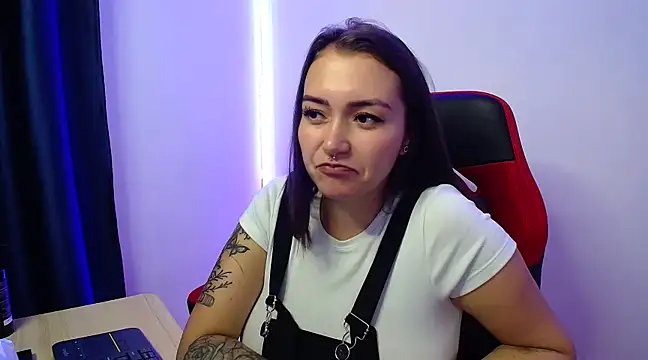 Luna kitty online show from 02-25-25, 07:36