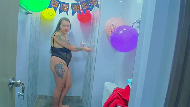 Luna kitty online show from 10-31-25, 04:08