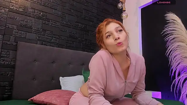 Snapshot of Maite_Smith_ chatting on 10-16-25, 12:17 Maite Smith online show from 10-16-25, 12:17