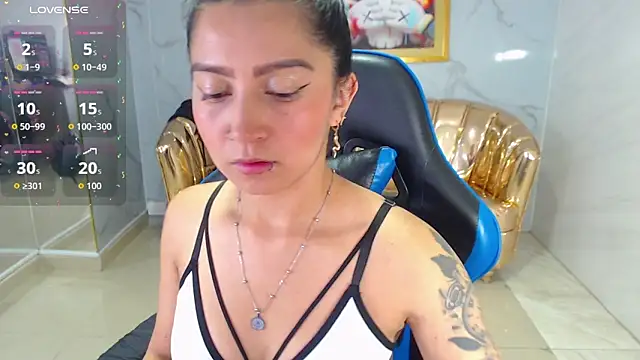 Snapshot of madhison_klain_s chatting on 09-10-25, 02:06 madhison klain s online show from 09-10-25, 02:06