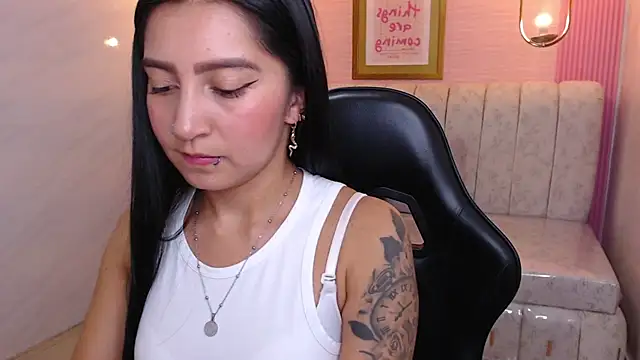 Snapshot of madhison_klain_s chatting on 10-10-25, 08:19 madhison klain s online show from 10-10-25, 08:19