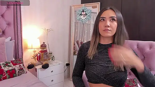 natashaleightt online show from 12-21-25, 04:19