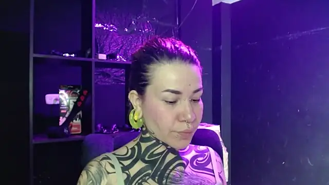 Snapshot of Pandora_9666 chatting on 10-21-25, 02:51 Pandora 9666 online show from 10-21-25, 02:51