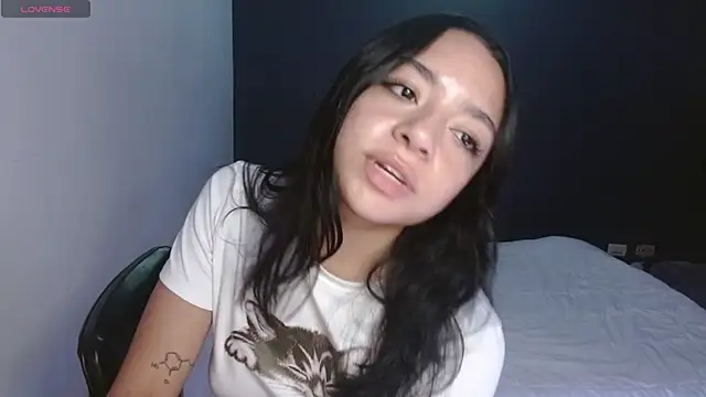 Snapshot of hellokitty__valery chatting on 10-11-25, 04:12 hellokitty valery online show from 10-11-25, 04:12