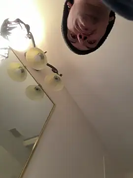 Polaroid White online show from 03-11-25, 06:53