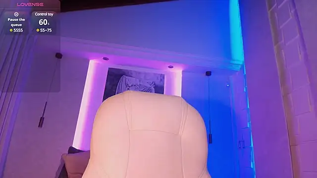 hannah thomson  online show from 02-22-25, 02:28