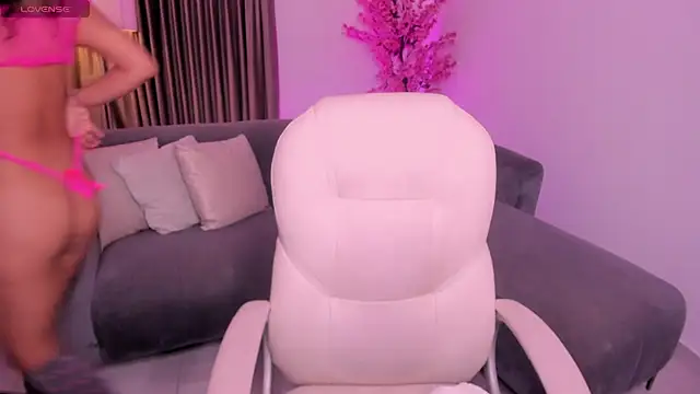 hannah thomson  online show from 01-13-26, 03:45