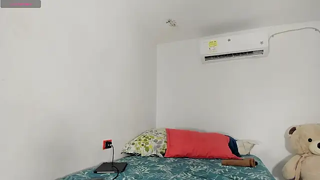 flor herrera01 online show from 02-19-26, 04:19