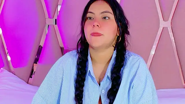Snapshot of Emily_Black1 chatting on 05-16-26, 12:18 Emily Black1 online show from 05-16-26, 12:18