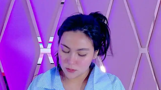 Snapshot of Emily_Black1 chatting on 05-19-26, 11:22 Emily Black1 online show from 05-19-26, 11:22