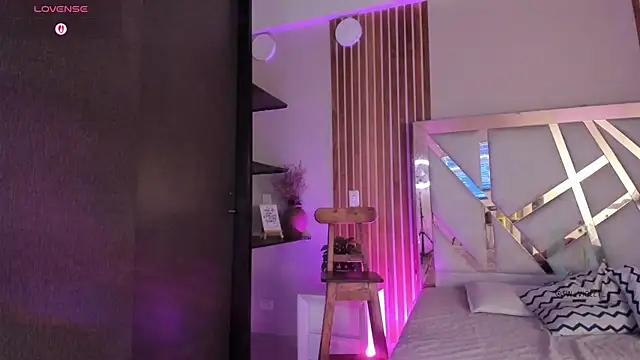 sweetviolet   online show from 02-12-26, 12:22