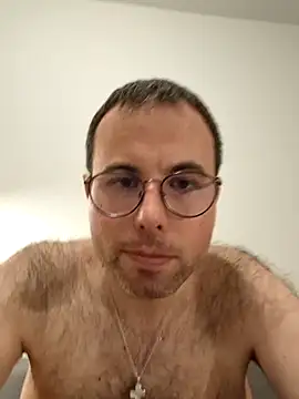 Snapshot of Simonudist chatting on 12-14-25, 06:01 Simonudist online show from 12-14-25, 06:01