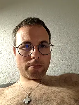 Snapshot of Simonudist chatting on 04-12-26, 07:19 Simonudist online show from 04-12-26, 07:19