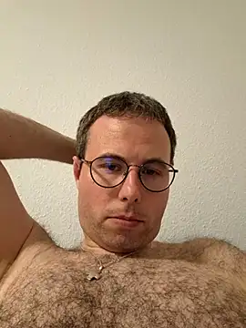 Snapshot of Simonudist chatting on 04-14-26, 07:09 Simonudist online show from 04-14-26, 07:09