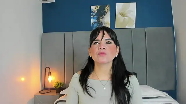 laura hotties online show from 10-24-25, 01:07