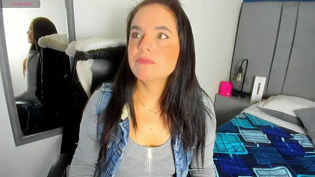 laura hotties online show from 02-02-26, 12:48