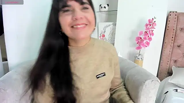 Snapshot of laura_hotties chatting on 07-04-26, 01:39 laura hotties online show from 07-04-26, 01:39