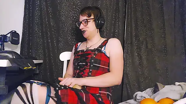 Snapshot of ArcadiaFrostLive chatting on 02-25-25, 02:14 ArcadiaFrostLive online show from 02-25-25, 02:14