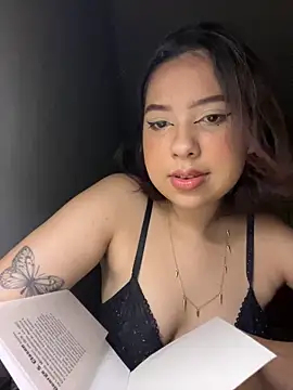 KiaraCut online show from 04-05-26, 01:25