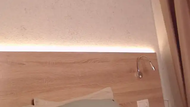 Snapshot of IvyAngel chatting on 11-28-25, 04:09 IvyAngel online show from 11-28-25, 04:09