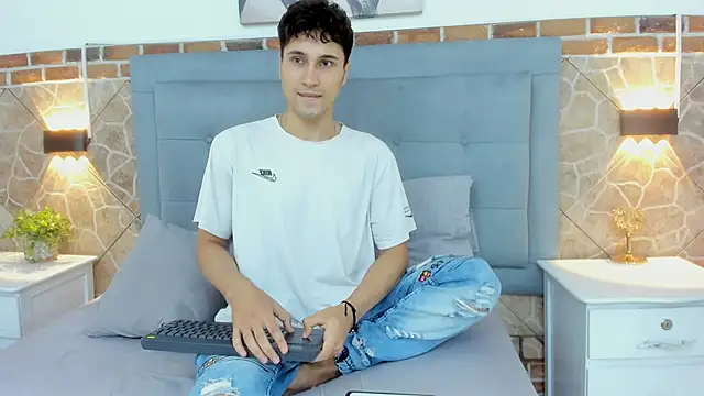 Snapshot of buddy_whitte chatting on 03-12-25, 01:19 buddy whitte online show from 03-12-25, 01:19