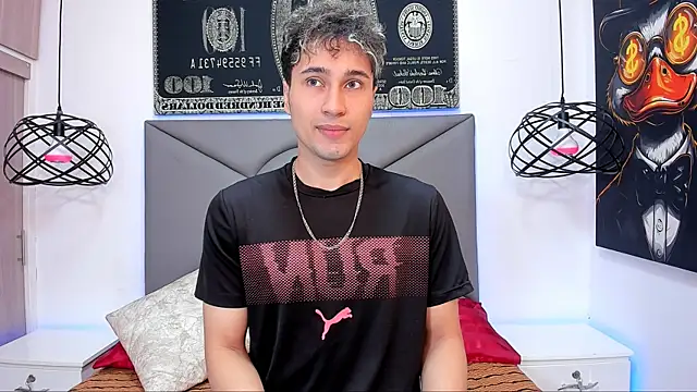 Snapshot of buddy_whitte chatting on 11-23-25, 01:11 buddy whitte online show from 11-23-25, 01:11