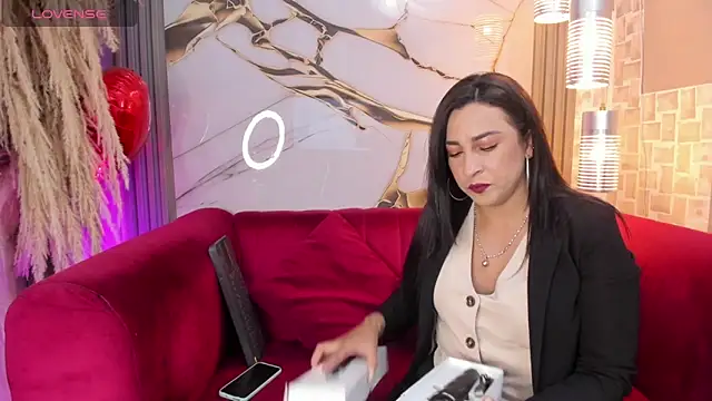 Bella williamss  online show from 10-17-25, 07:49