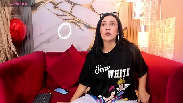 Bella williamss  online show from 12-15-25, 07:40