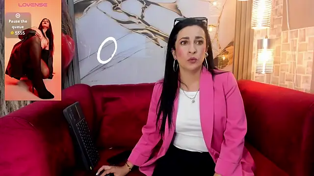 Snapshot of Bella_williamss_ chatting on 02-10-26, 07:40 Bella williamss online show from 02-10-26, 07:40