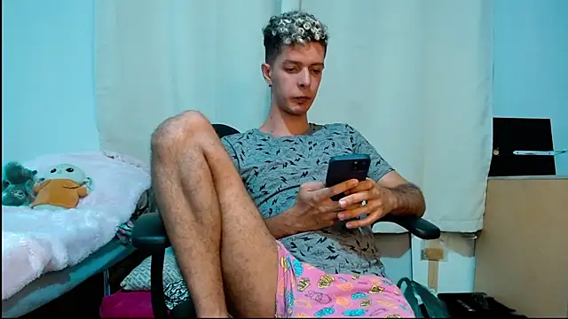 Snapshot of blondetwink chatting on 02-24-25, 12:41 blondetwink online show from 02-24-25, 12:41