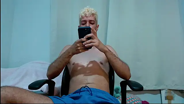 Snapshot of blondetwink chatting on 02-28-25, 10:50 blondetwink online show from 02-28-25, 10:50