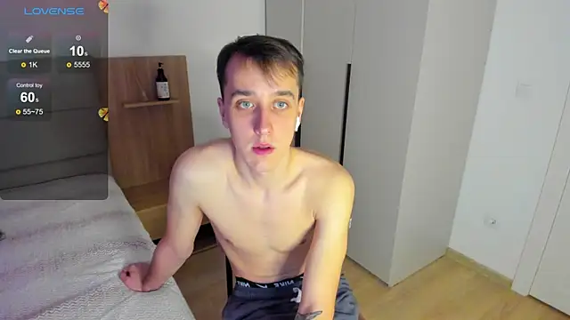 Snapshot of your_super_hero chatting on 03-05-25, 03:40 your super hero online show from 03-05-25, 03:40