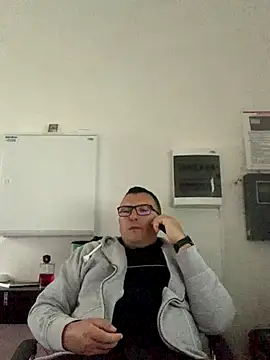 Snapshot of Mike8523 chatting on 09-28-25, 04:29 Mike8523 online show from 09-28-25, 04:29