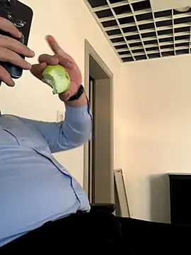 Snapshot of Mike8523 chatting on 11-01-25, 05:31 Mike8523 online show from 11-01-25, 05:31