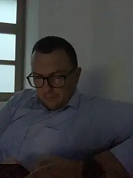 Snapshot of Mike8523 chatting on 11-19-25, 05:29 Mike8523 online show from 11-19-25, 05:29