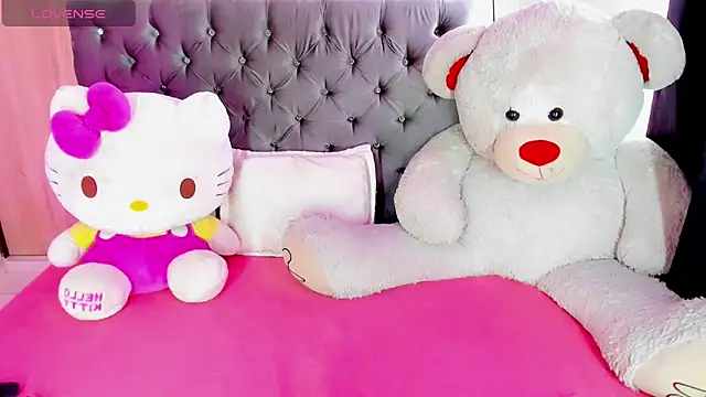 Snapshot of Julie_Lovelyx1 chatting on 03-20-25, 01:15 Julie Lovelyx1 online show from 03-20-25, 01:15